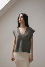 Load image into Gallery viewer, Revy Sweater Vest
