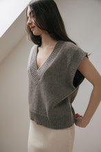 Load image into Gallery viewer, Revy Sweater Vest