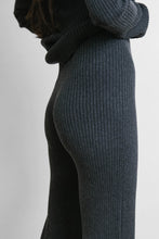 Load image into Gallery viewer, Onyx Flint Jogger